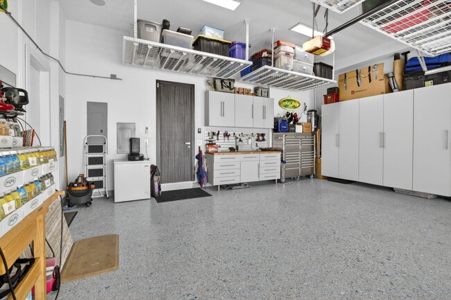 Building Photo - 334 Isle of Capri Dr