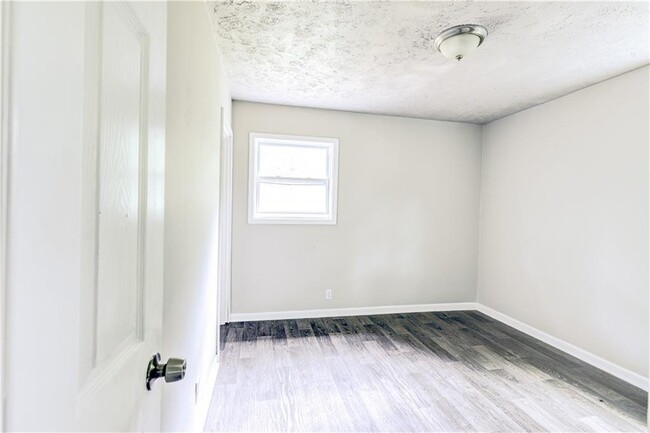 Building Photo - 5904 Heatherwood Ln