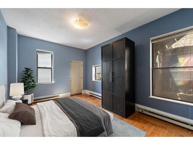 Building Photo - 609 S 9th St