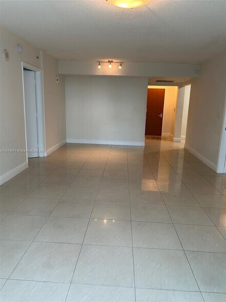 Building Photo - 31 SE 5th St