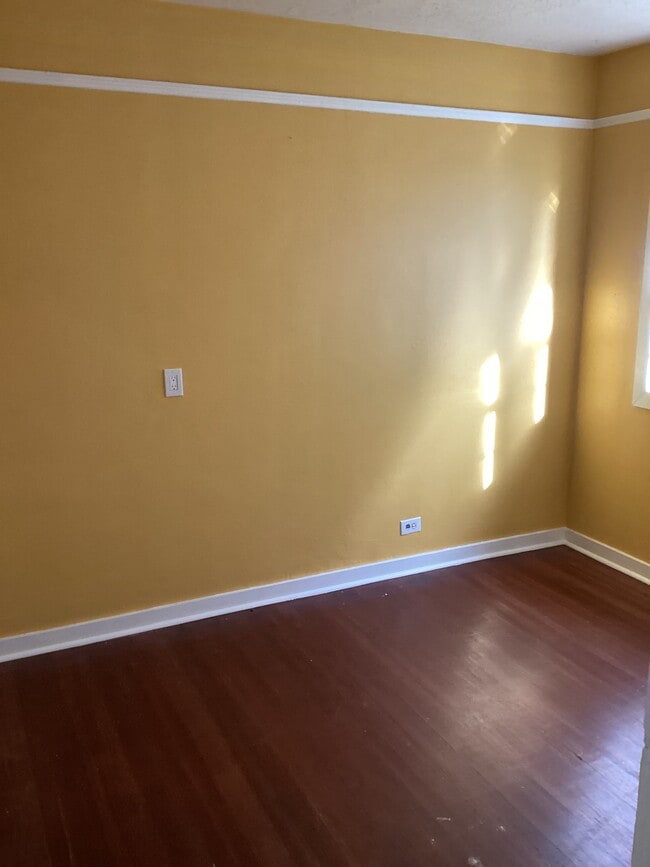 Building Photo - 442 NE 1st St