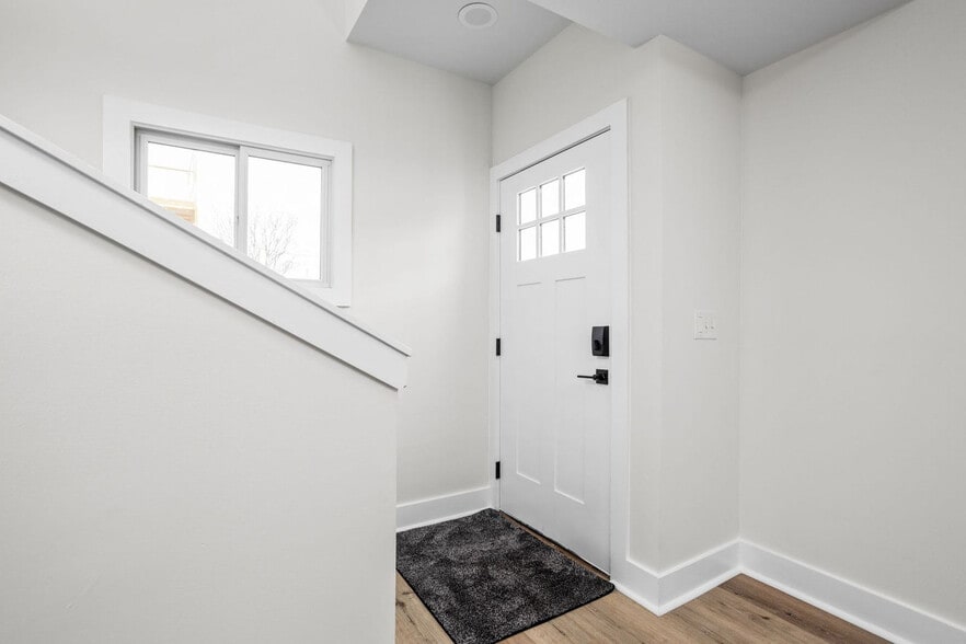 Building Photo - 844 Camp St