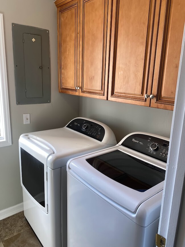 Building Photo - 304 75th Ave N