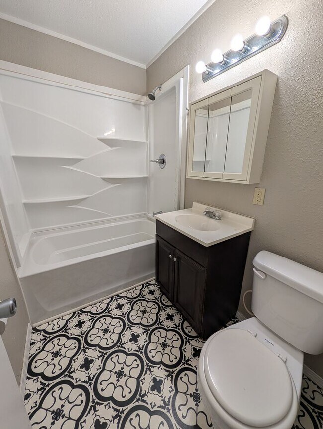 Building Photo - 3 Bedroom House in Pryor