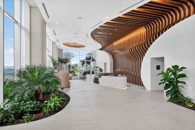 Building Photo - 700 NE 24th St