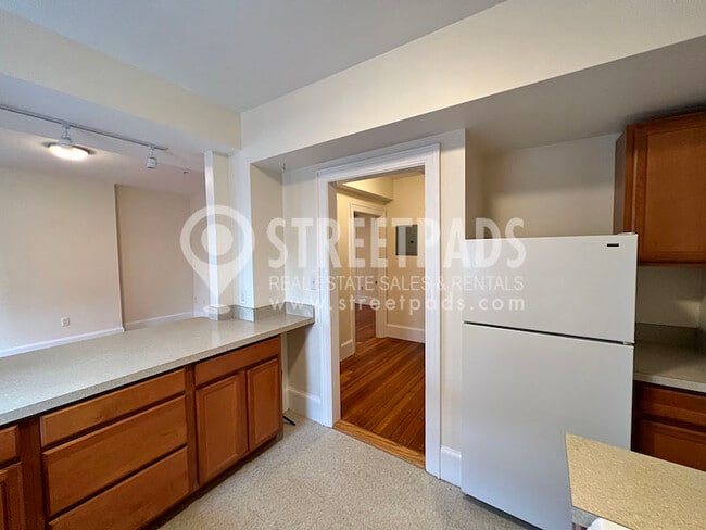 Building Photo - 881 Massachusetts Ave