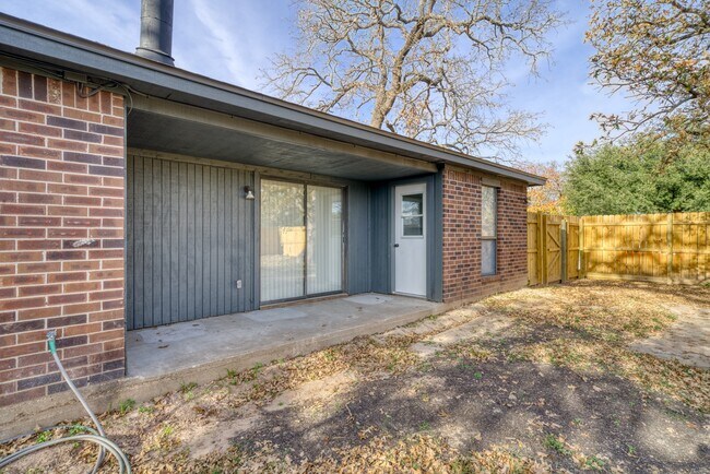 Building Photo - 1308 Hardwood Ln