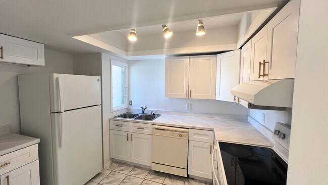 Building Photo - 2 Bedroom/1 Bath Townhome in Orlando!