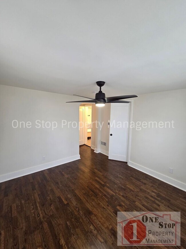 Building Photo - Beautiful 2 Bedroom 2 Bathroom in Independence!