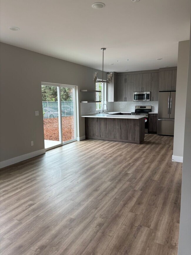 Building Photo - Garrison Square 3 bedroom- Brand New!