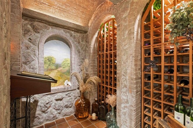 Building Photo - Fully-Furnished Luxurious Home in Nevillewood