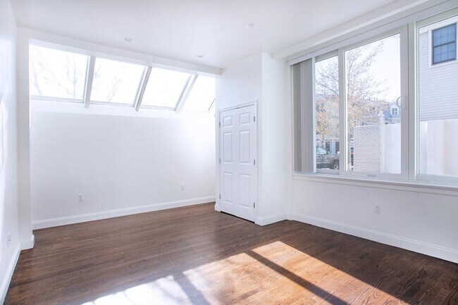 Building Photo - 37 Rutherford Ave