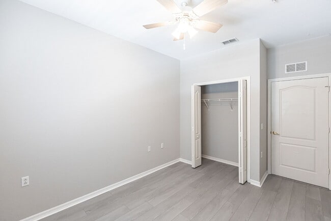 Building Photo - $500 Off First Month’s Rent – Move in by O...