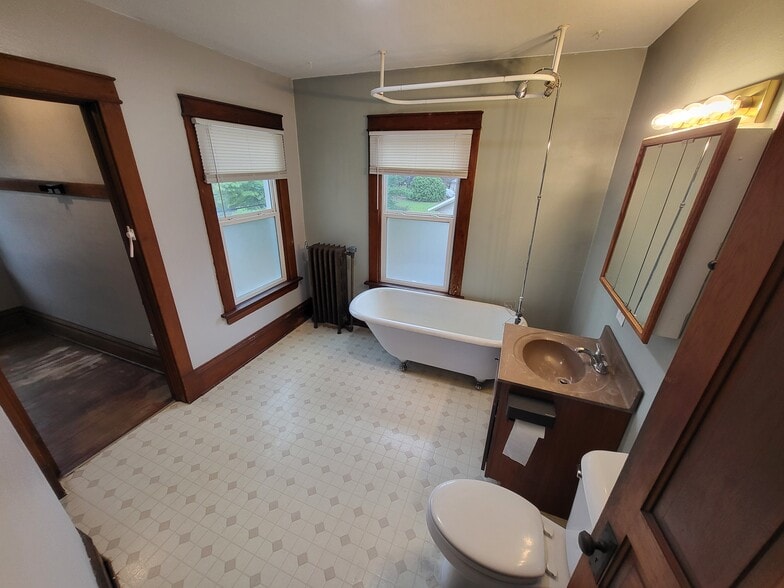 Bathroom - 6016 Exchange St