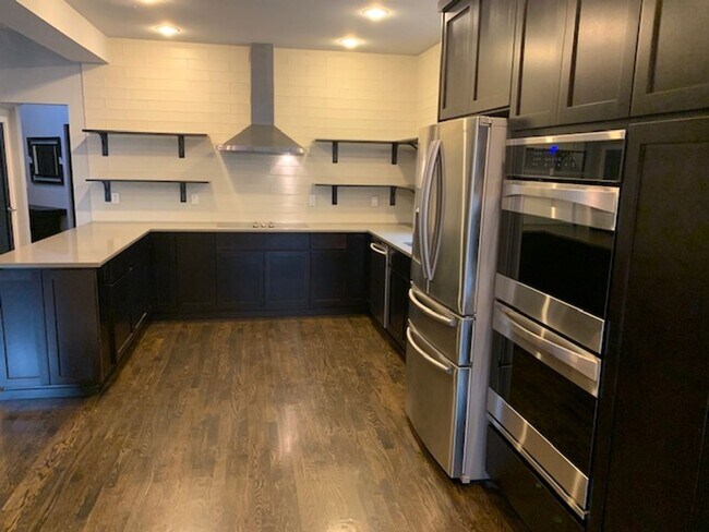 Building Photo - Wedgewood House