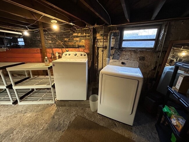 Building Photo - Central AVL - Beautifully Restored and Updated Apartment