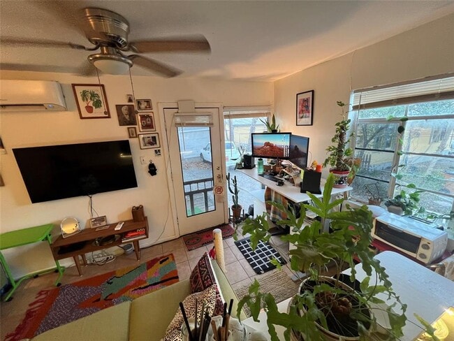 Building Photo - 3318 Hemlock Ave