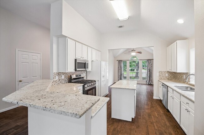 Building Photo - 22 N Holly Laurel Cir