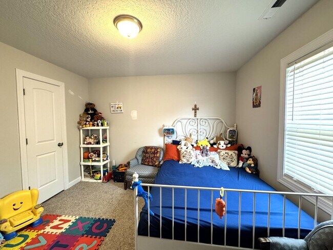 Building Photo - Beautiful Home! Convenient to Camp Lejeune!