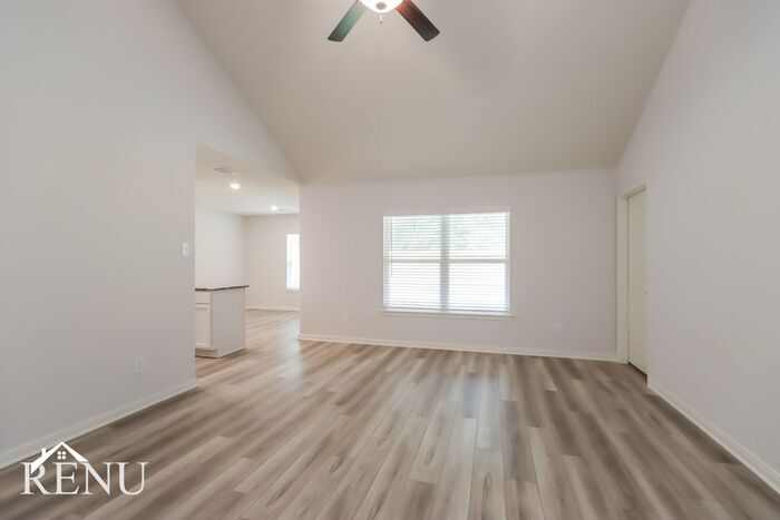 Building Photo - 10478 Sweetwater Creek Dr