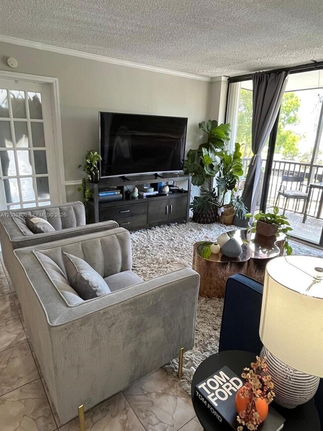 Building Photo - 3475 N Country Club Dr