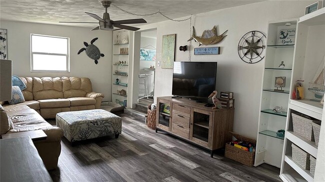 Building Photo - 526 Alta Vista