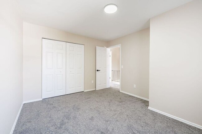 Building Photo - 14 Elm St