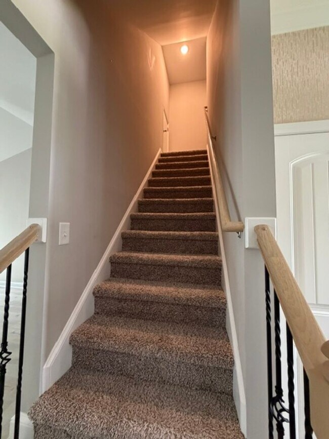 Building Photo - 311 Oak Pointe Cir E
