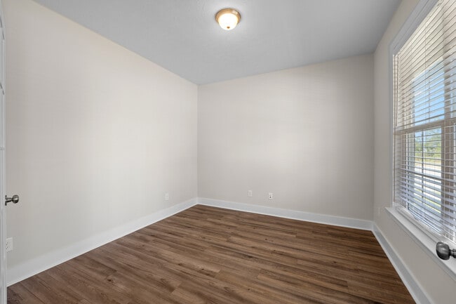 Building Photo - 721 Ronaldsay Rd
