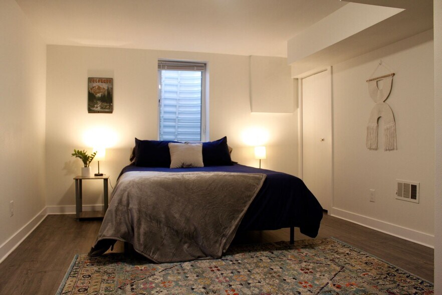 Building Photo - 535 Perry St