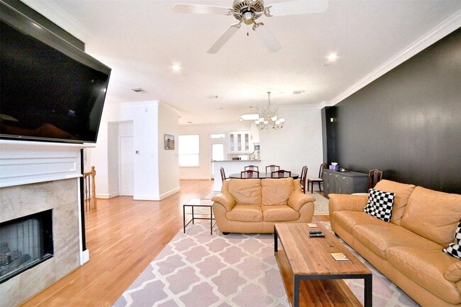 Building Photo - 2410 Dorrington St