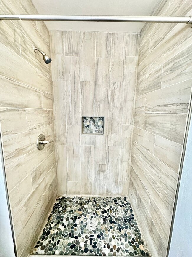 Building Photo - Beautiful, Single-Story, Updated, Private ...