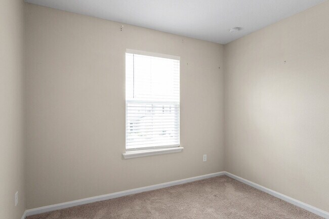 Building Photo - 3 Bedroom / 2.5 Bathroom Townhouse in the Meadows at Oakleaf