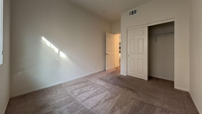 Building Photo - 646 S Brampton Ave