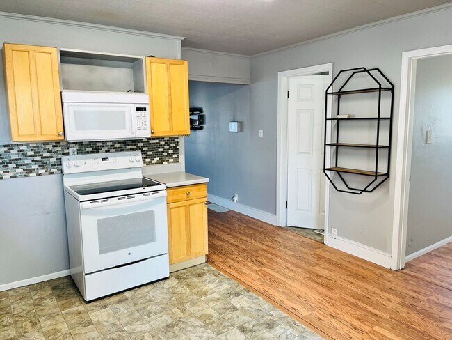 Building Photo - Charming West Bremerton Home