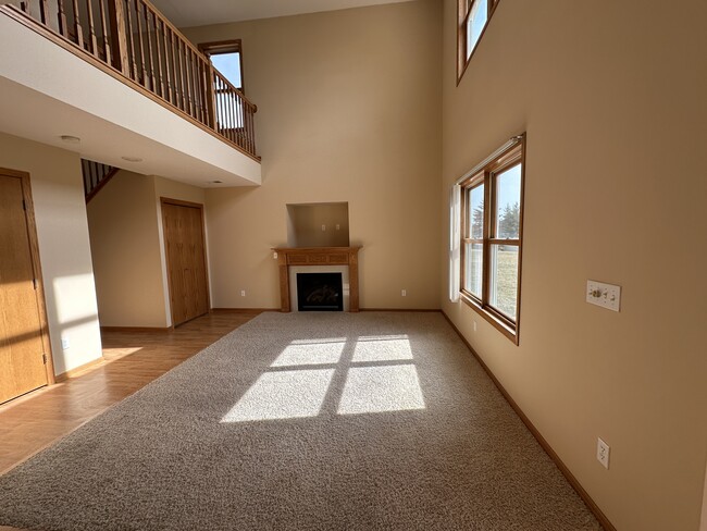 Building Photo - 2209 White Oak Dr