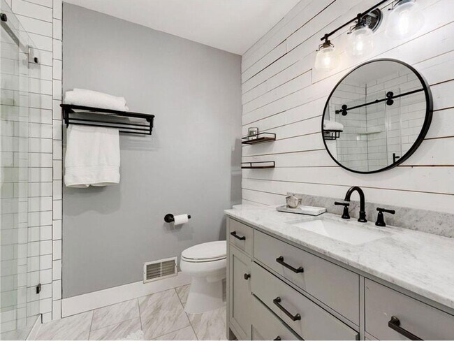 Building Photo - *Short term lease!* Spacious Like-New 2-Story with Office, Fireplace, Sunroom, Gourmet Kitchen & ...