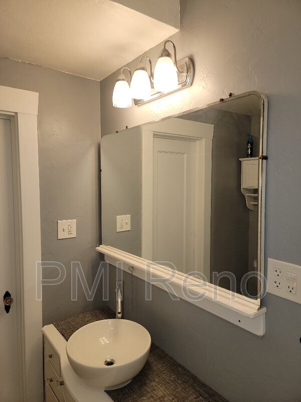 Building Photo - 315 Ryland St