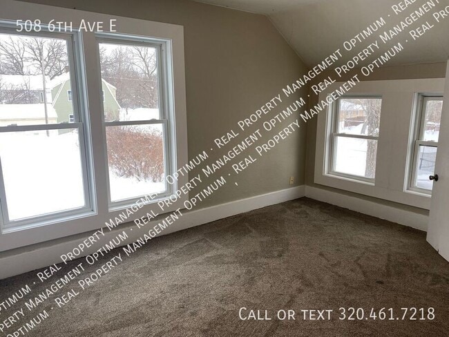 Building Photo - 508 6th Ave E