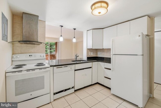 Building Photo - 7505 Democracy Blvd