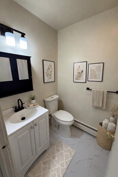 Building Photo - 690 River Rd