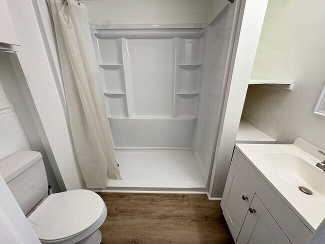 Building Photo - 3 Bedroom, 1 Bathroom House in Reidsville!