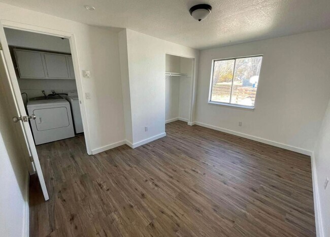 Building Photo - Duplex