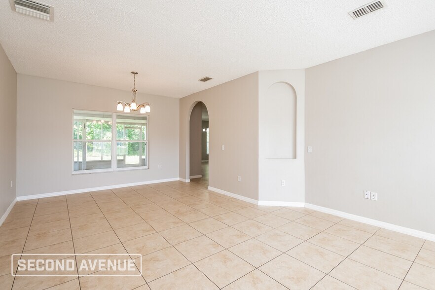 Building Photo - 623 Cotulla Dr