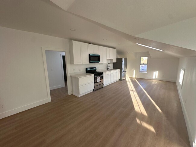 Building Photo - 3238 Adeline St