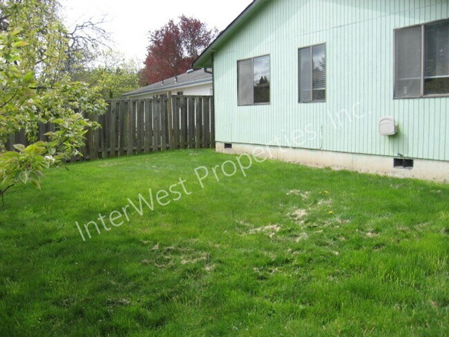 Building Photo - Ranch-Style Home in Beaverton with Fenced ...