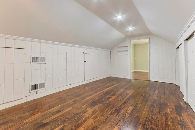 Building Photo - 1553 North Pkwy