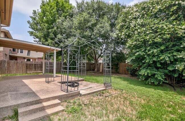 Building Photo - 1612 Sunterro Dr