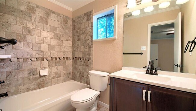 Building Photo - 1609 Castlewood Ct