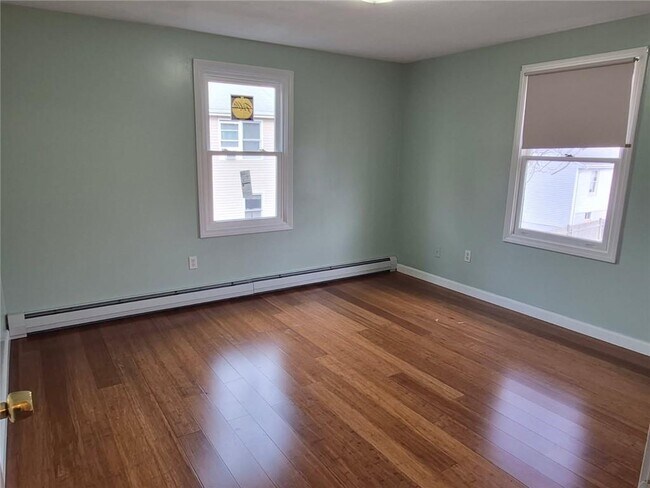 Building Photo - 130 Bliss St